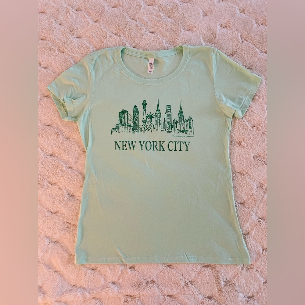 Green New York City Graphic Tee new without tags xl